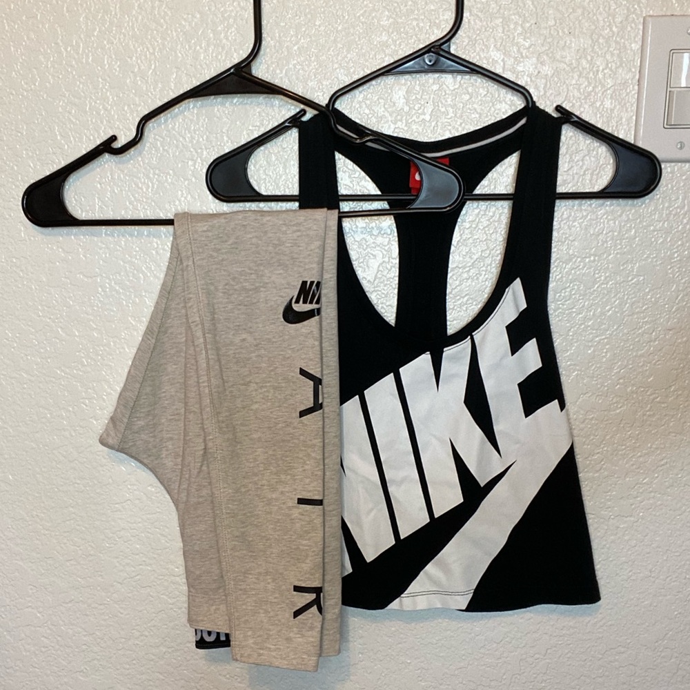 NIKE SPORTSWEAR LEGGINGS AND CROP TOP